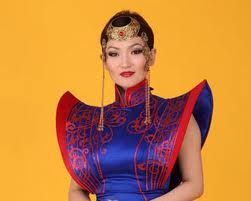 Дуурийн дуучин Ө.Уянгын хадам өөртэй нь чацуу